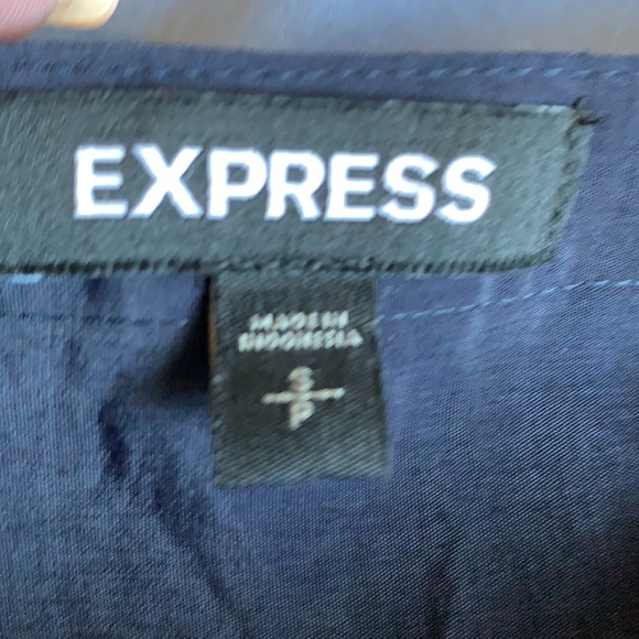 Express NWOT silky V-neck Portofino blouse - Picture 5 of 5